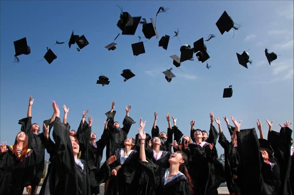 32 Important Pros and Cons of Schools Luxwisp