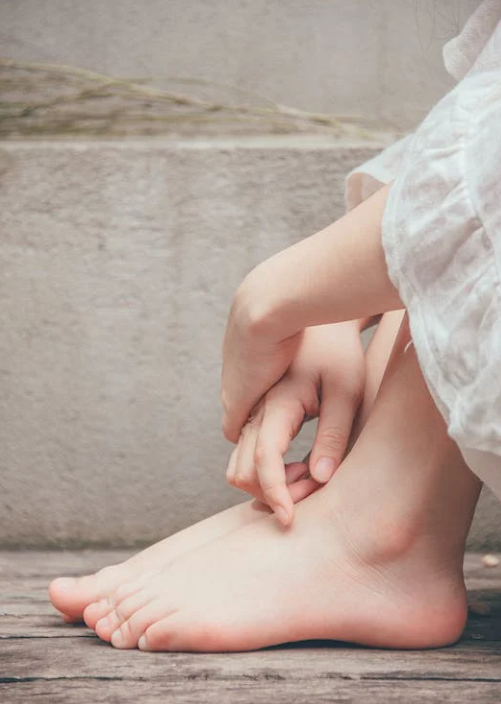 Pros and Cons of Selling Feet Pics