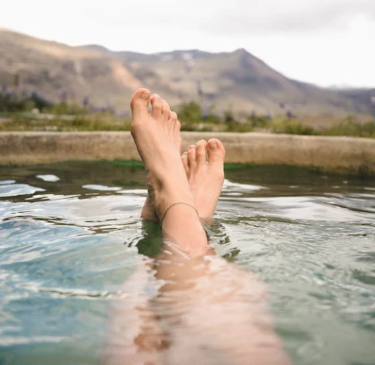 Pros and Cons of Selling Feet Pics