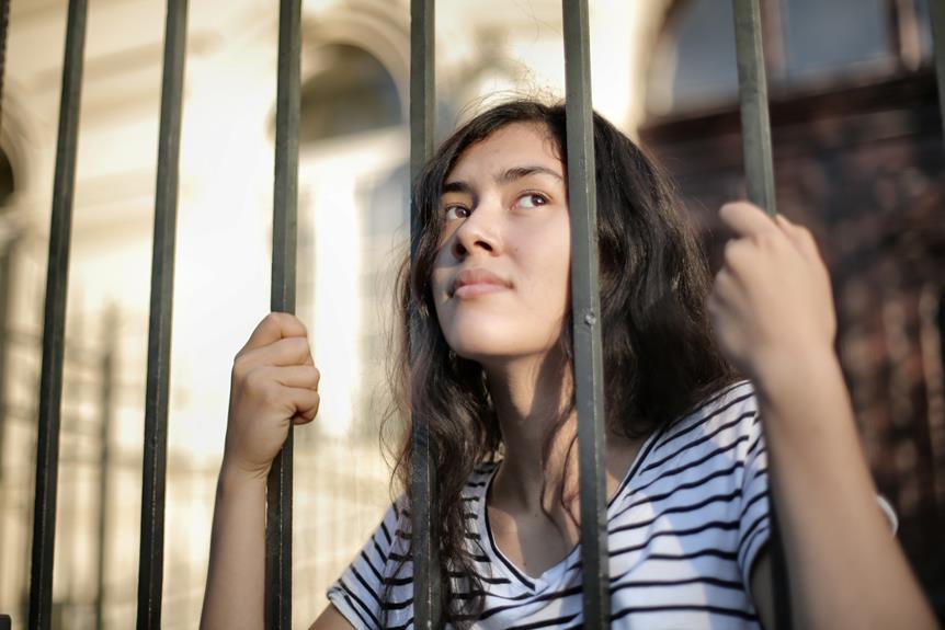 introvert advantages and disadvantages