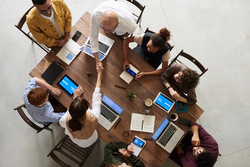 advantages and disadvantages of participative leadership